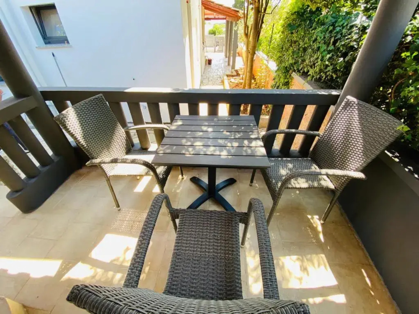 LOKY - sunny studio house 150m from sea with pool