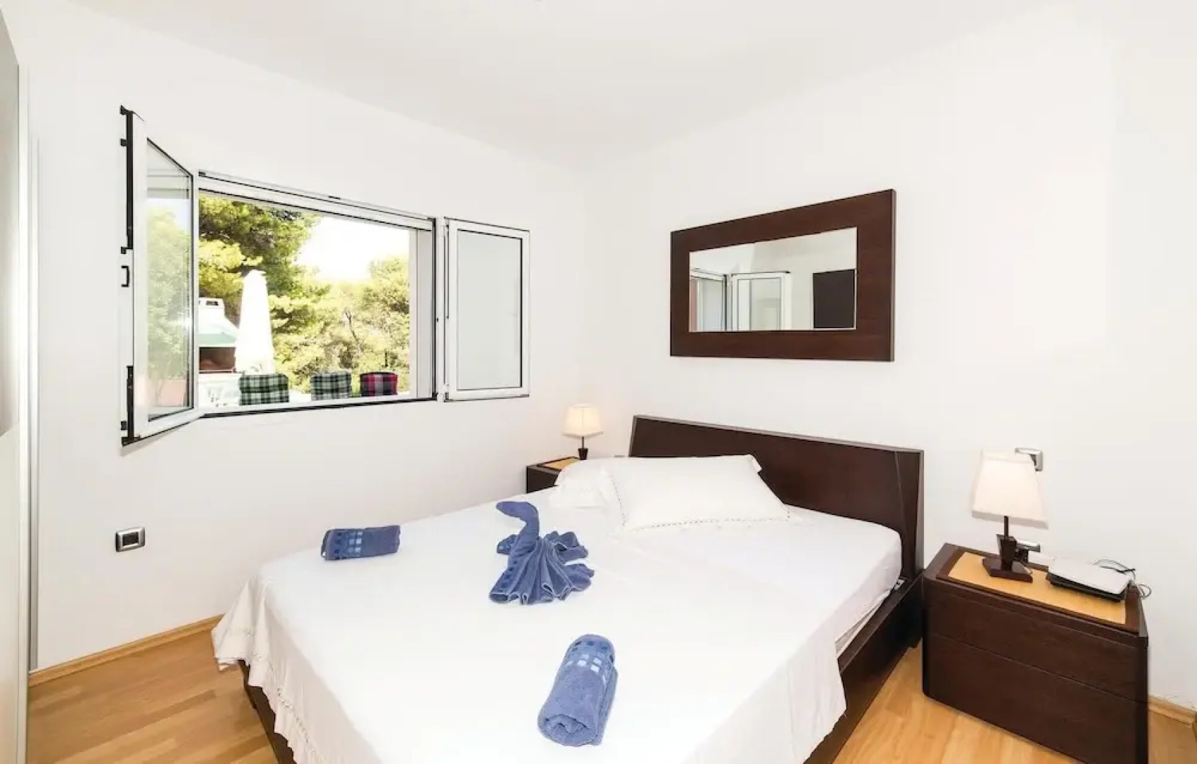 Awesome Home in Okrug Donji With Wifi and 6 Bedrooms