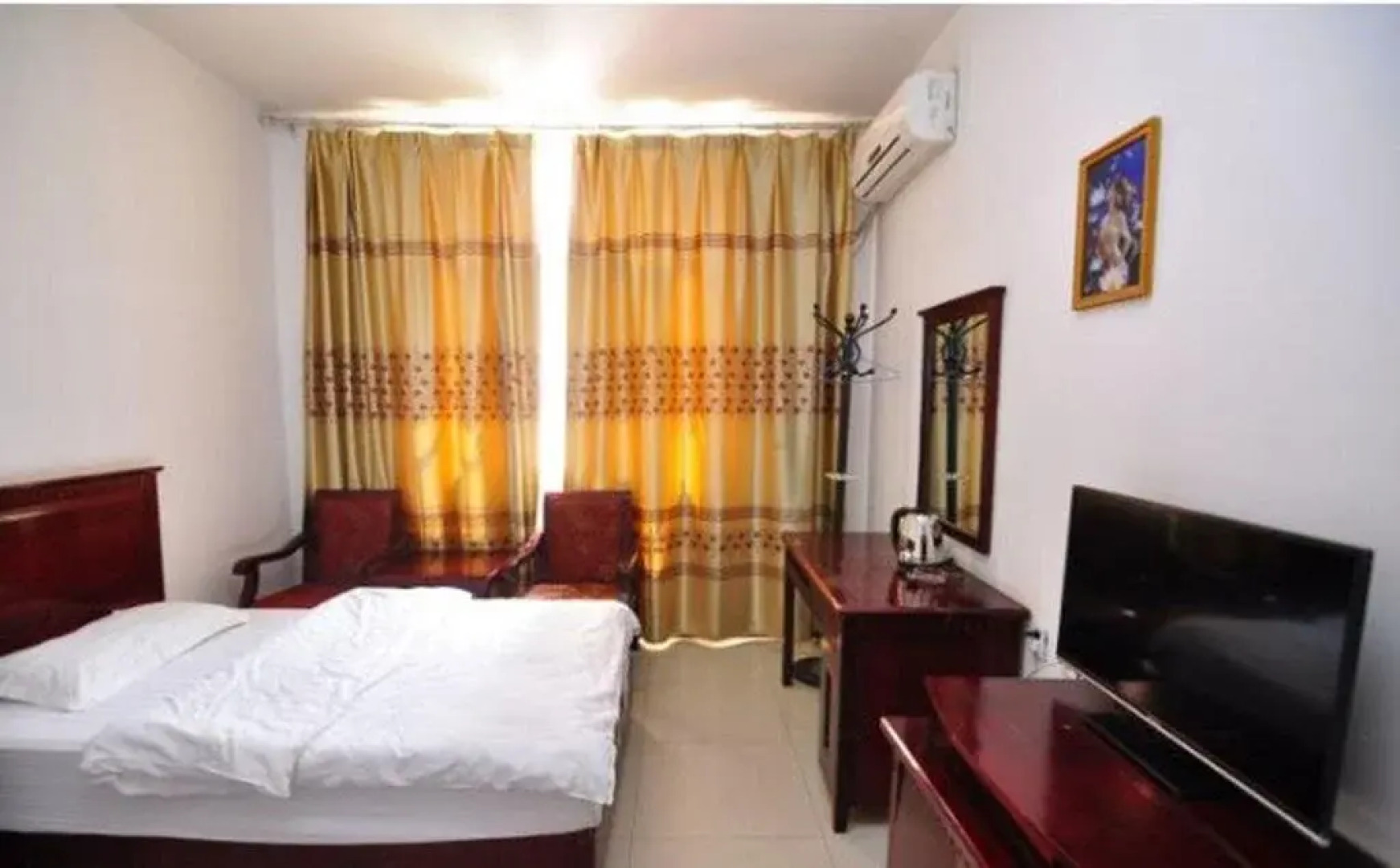 Jinghong Yuerongzhuang Hotel