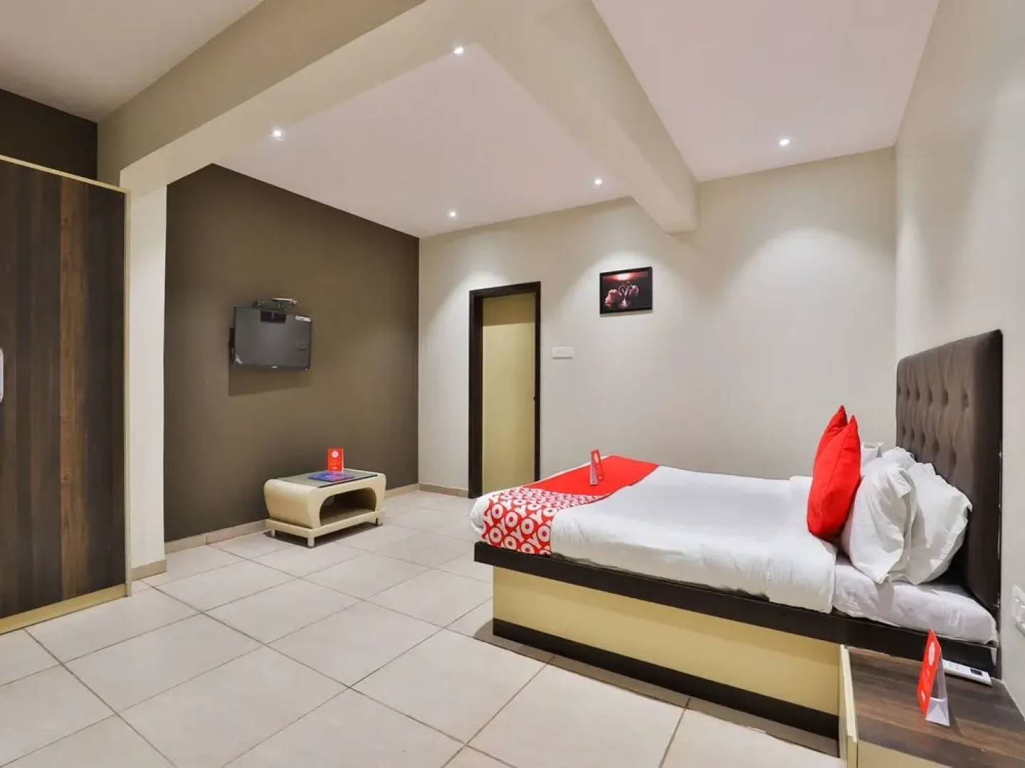 OYO 16122 Hotel Navya Palace