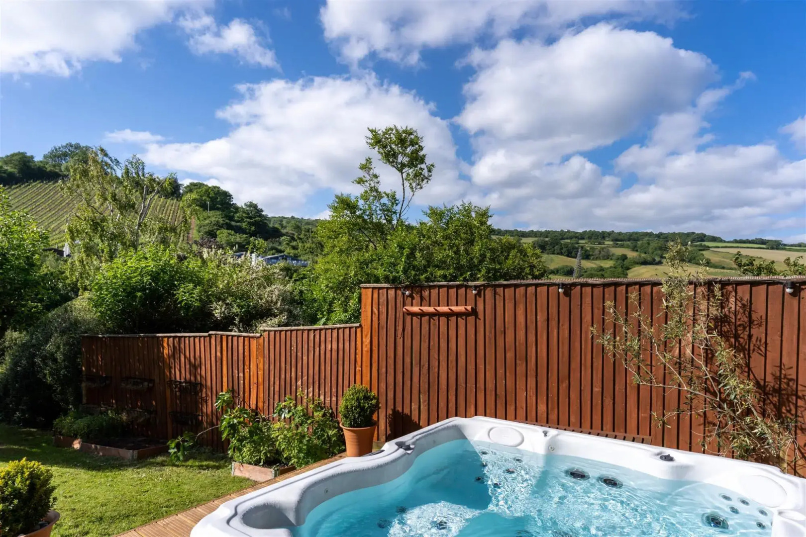 Haldon View - Characterful Cottage Boasts Stunning Countryside Views and hot tub