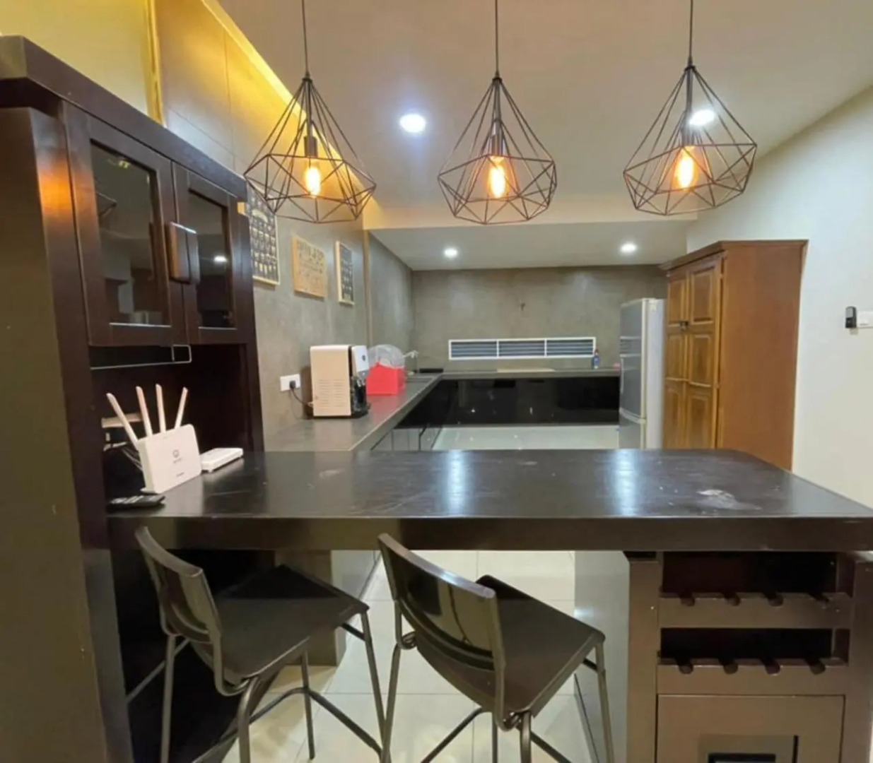 R3troHouse 3Bedroom with AC PS4,POOL TABLE,TVBOX