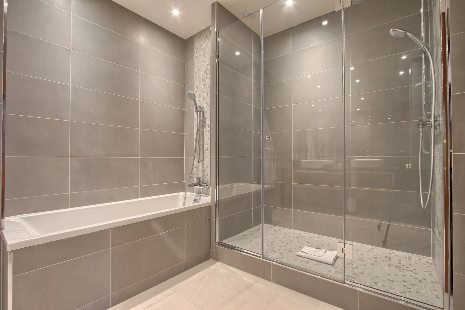 Timhotel Opera Blanche Fontaine