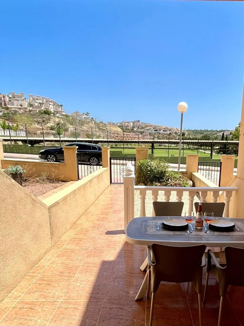 Winter sun apartment with pool access