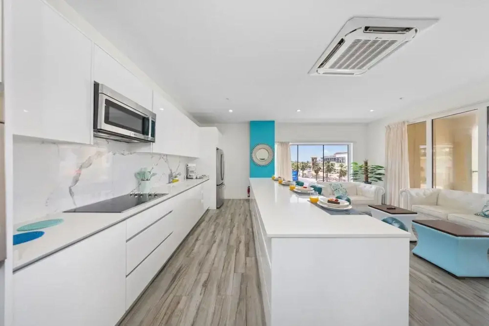 The Cove 106 in Palm Beach Aruba - Prime Location - Free Parking