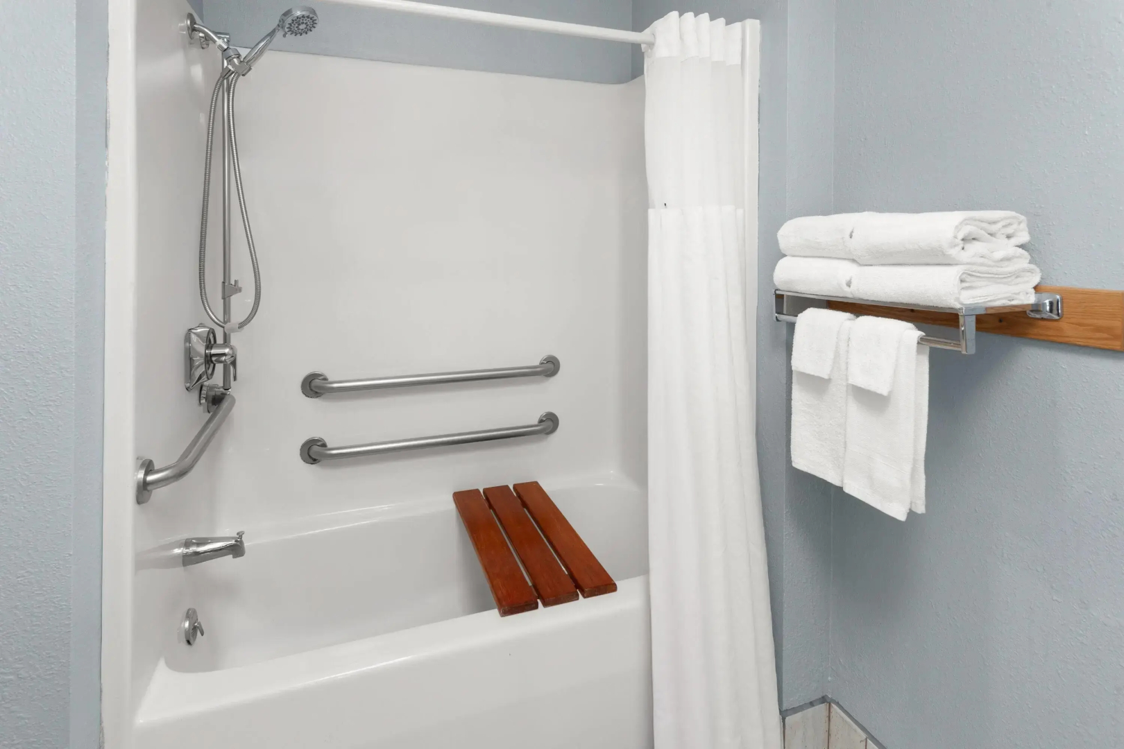 AmericInn by Wyndham Reedsburg