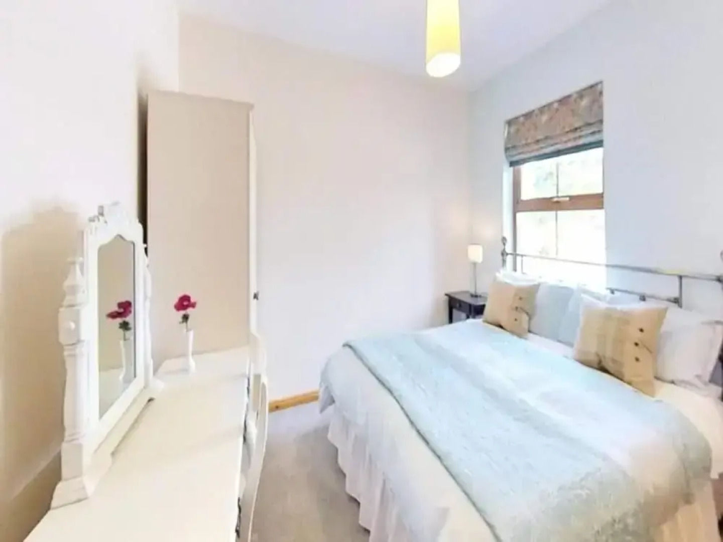 Double Room Ensuite Near Hillsborough Palaces