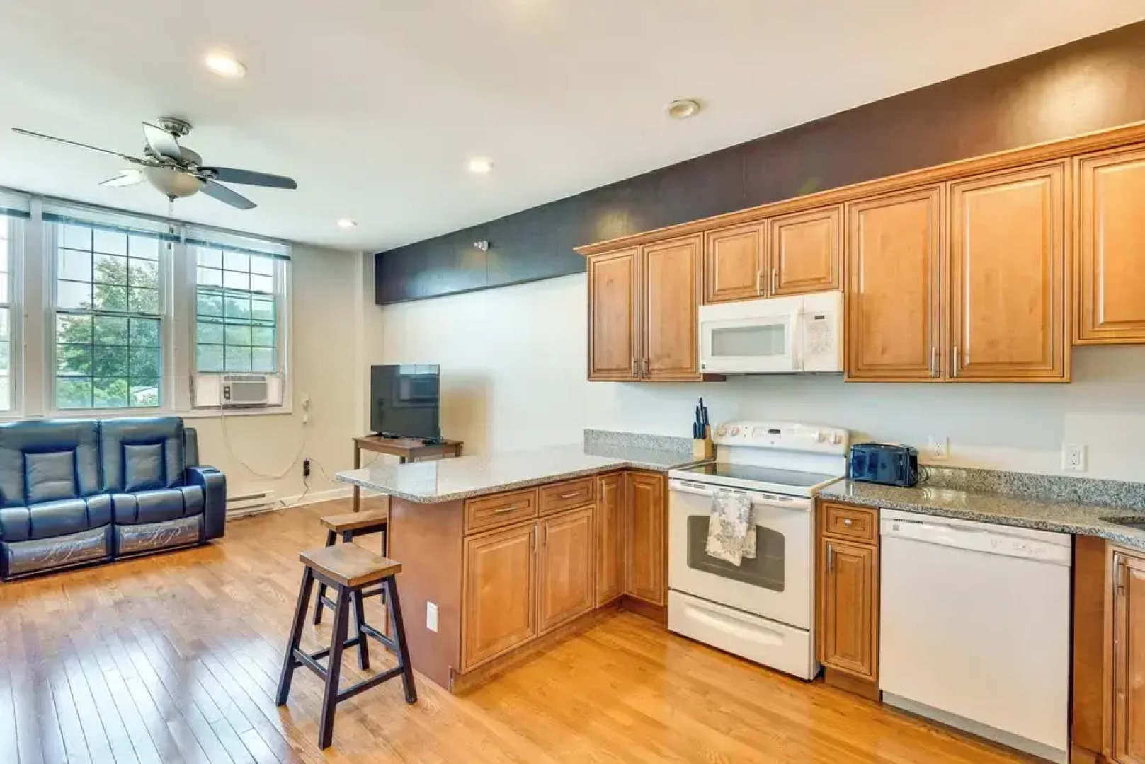 Cozy Couples Getaway < 2 Mi to Lake Michigan!