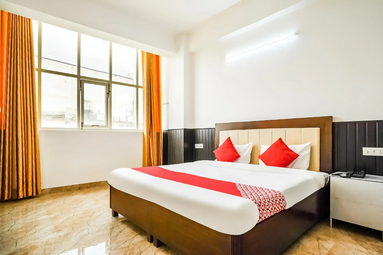 OYO 47011 Paramount Inn