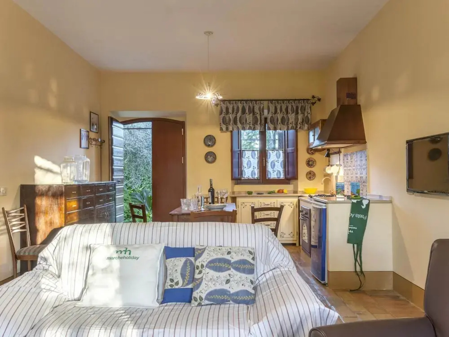 Lavish Home in Fermo With Pool