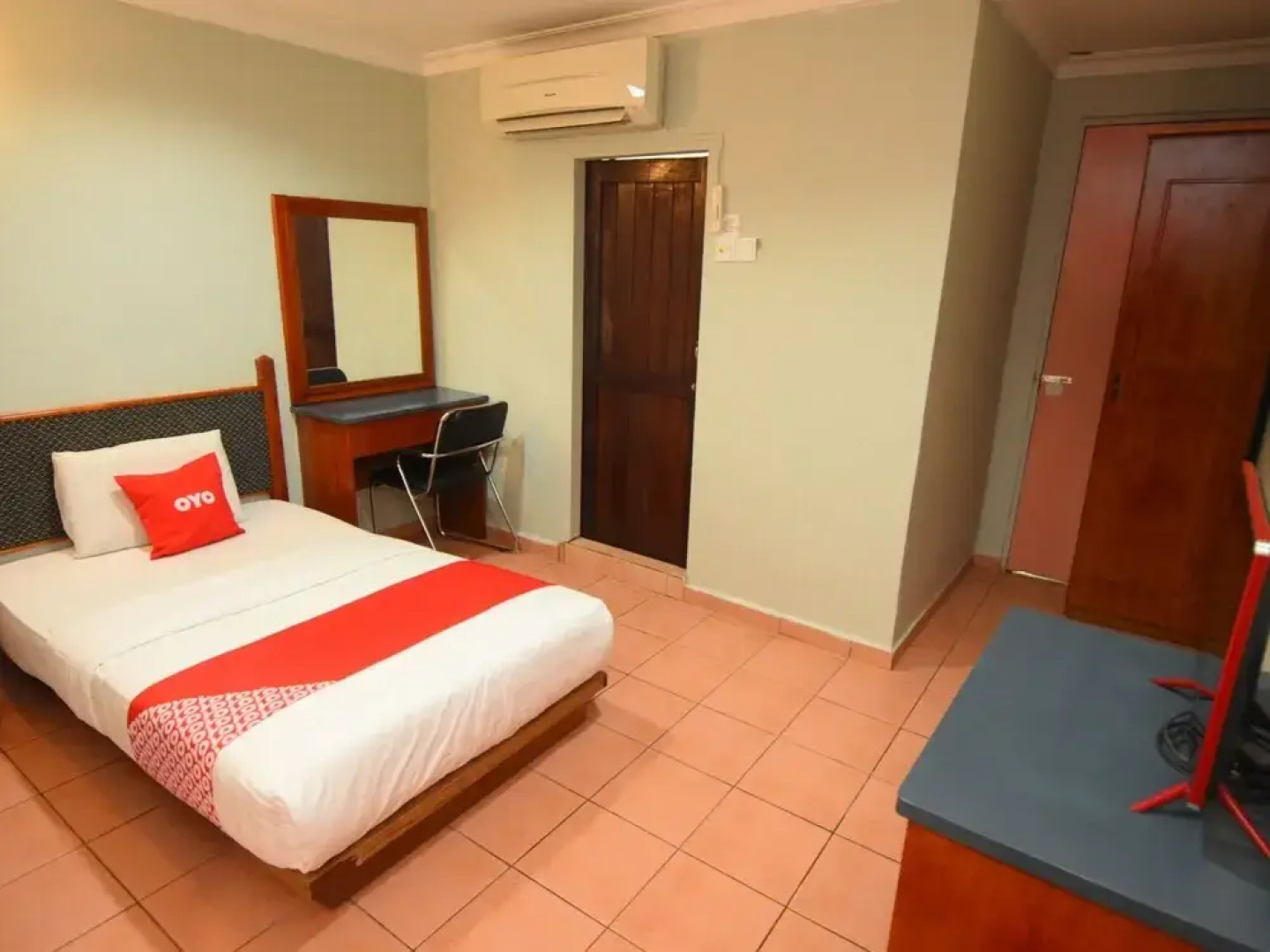 Highway Inn by OYO Rooms