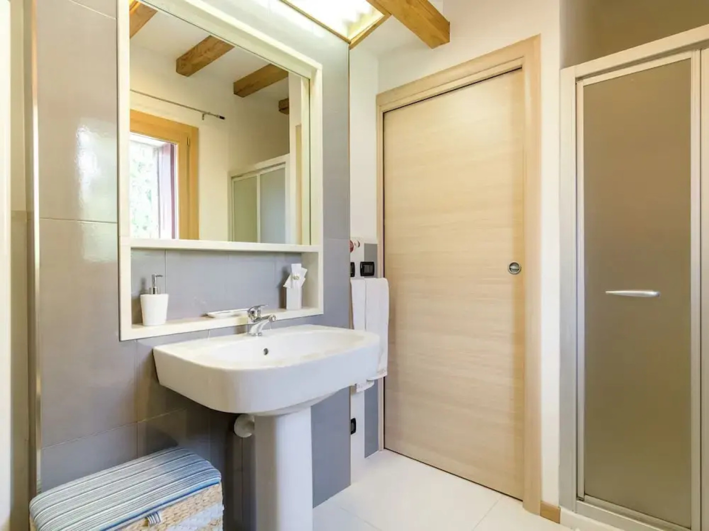 Adorable Apartment in Miane by the Lake