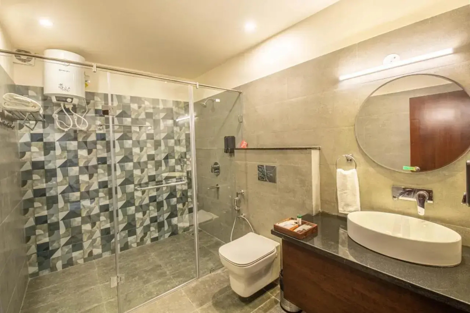 The Hotel Js Souvenir