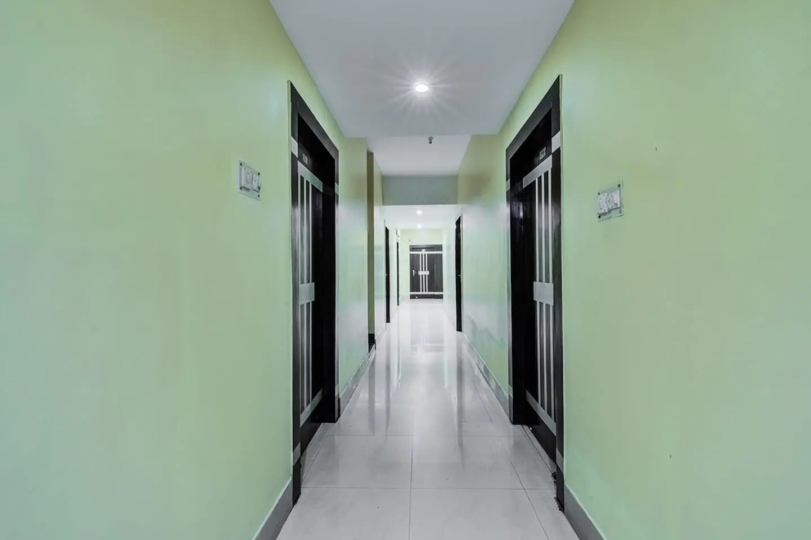 OYO Flagship 14008 Hotel The Avenue