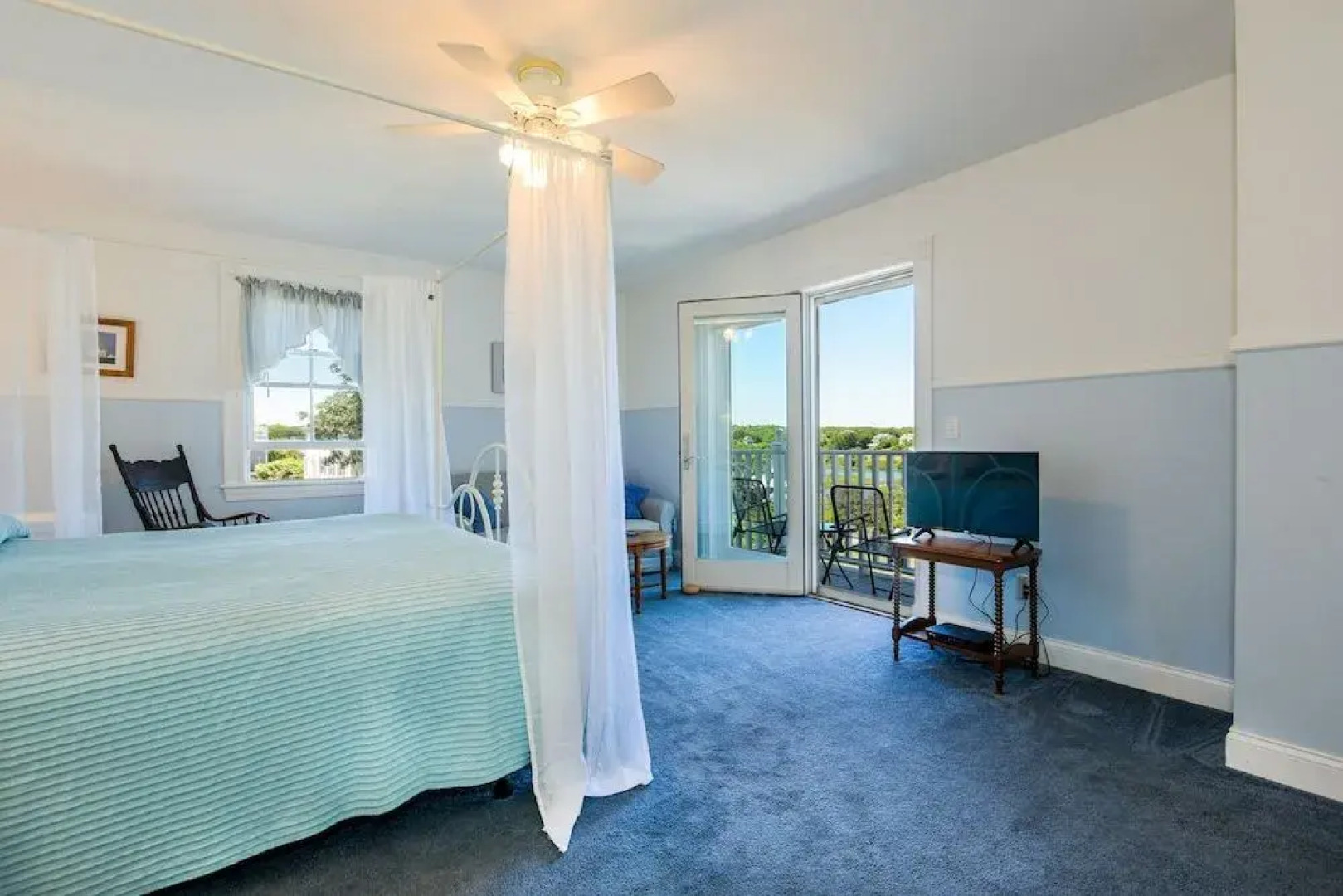 Payne's Harbor View Inn