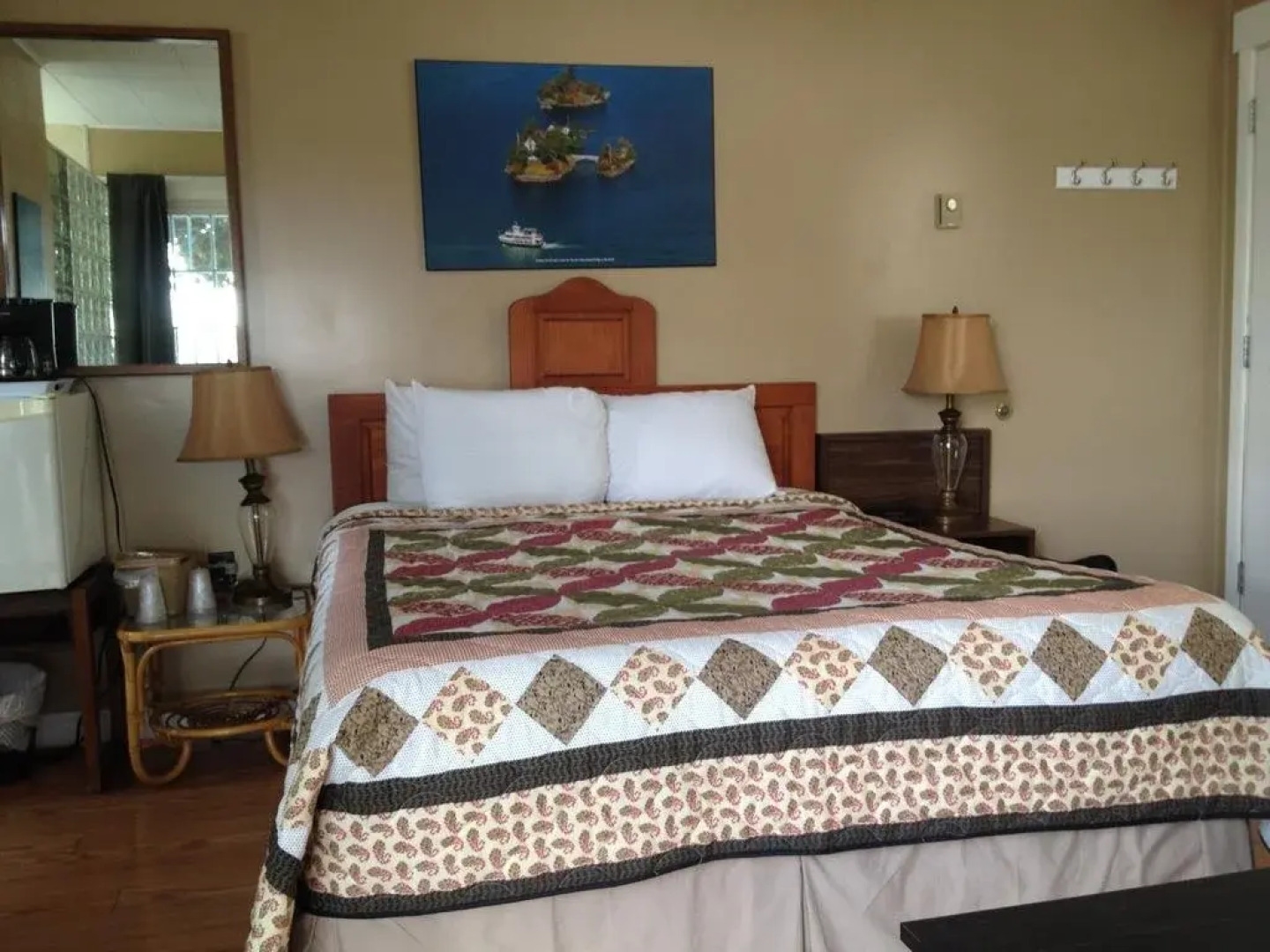 Boathouse Country Inn