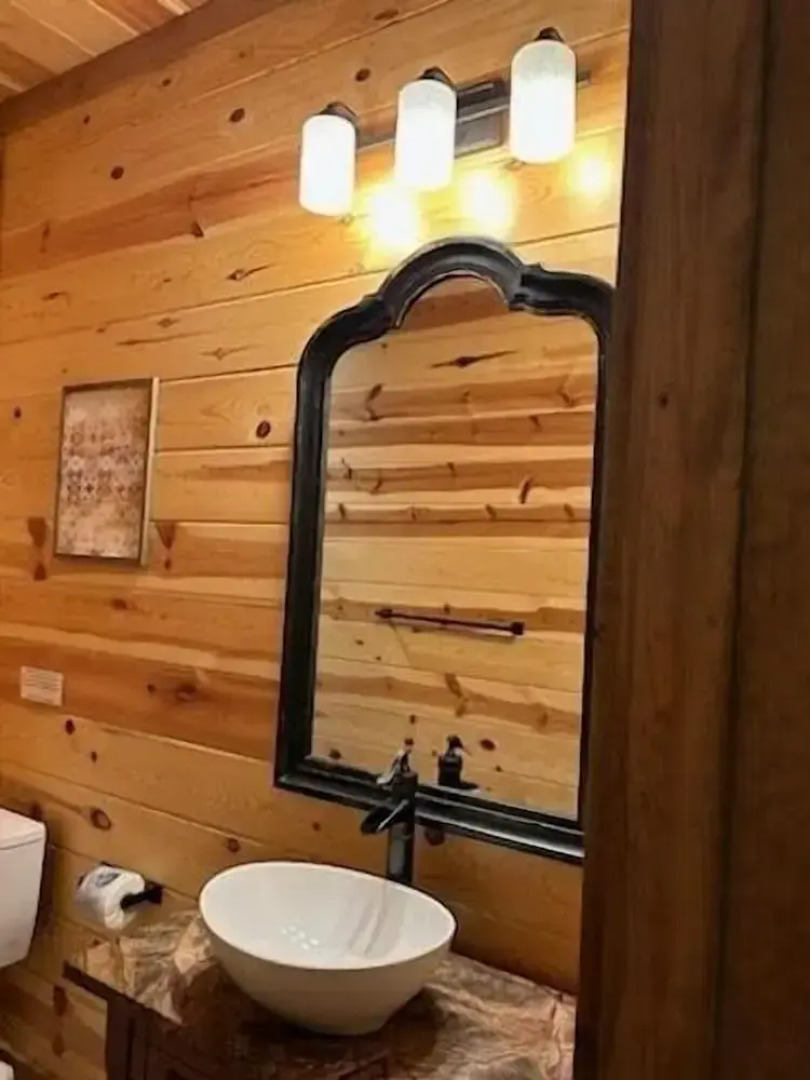 Stained Glass Hill includes Free WiFi, Parking Onsite, Private Hot Tub, and BBQ by RedAwning