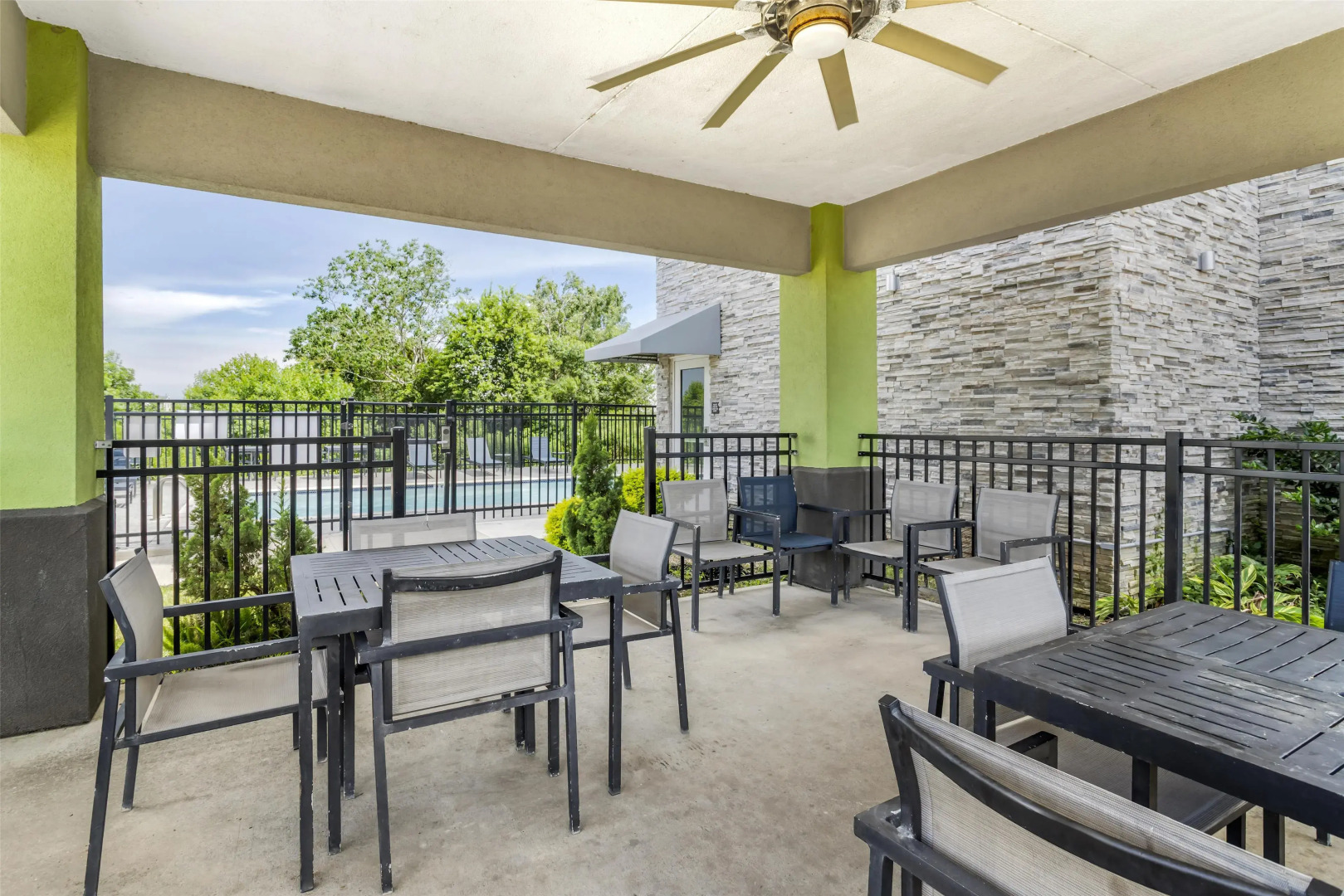 Best Western Plus Mid County