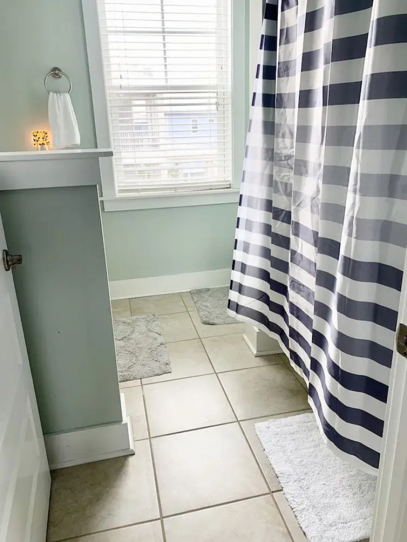 Sunset View 4 Bedroom Home by RedAwning