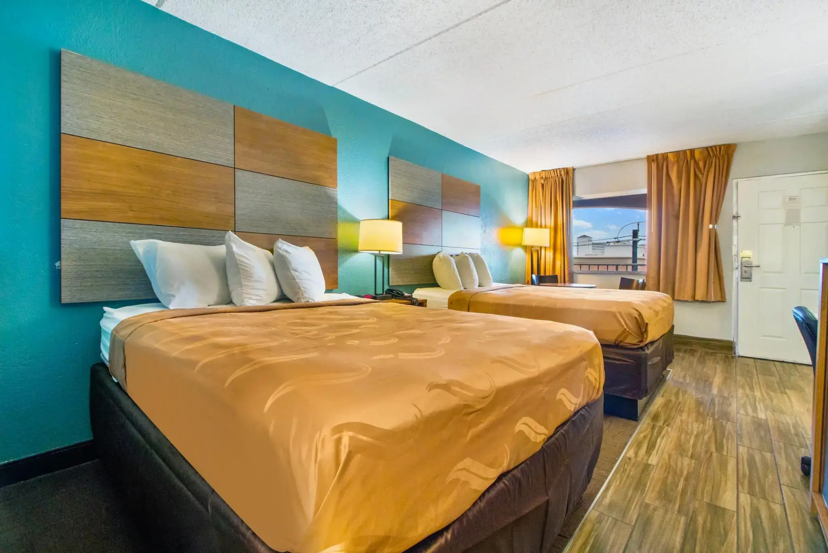 Clarion Pointe Galveston - Beachfront