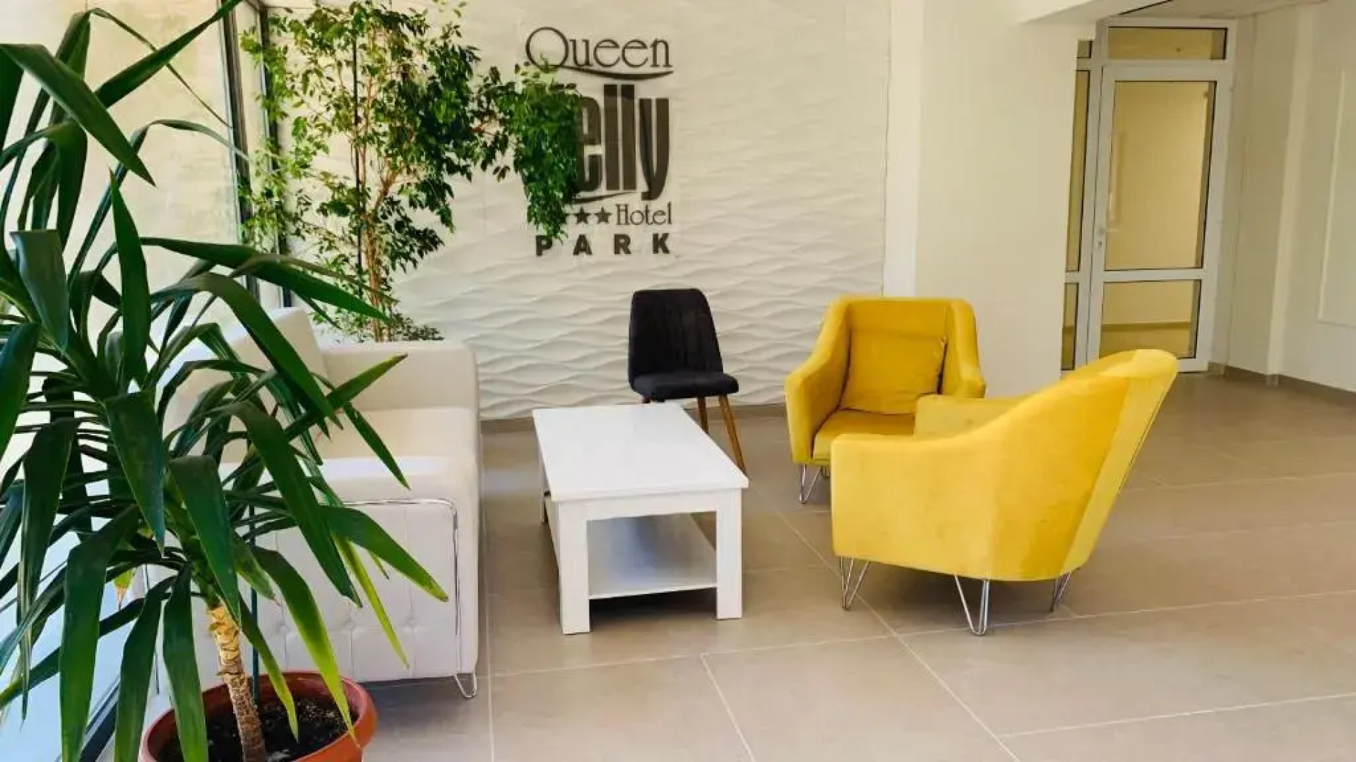 Queen Nelly Hotel Park