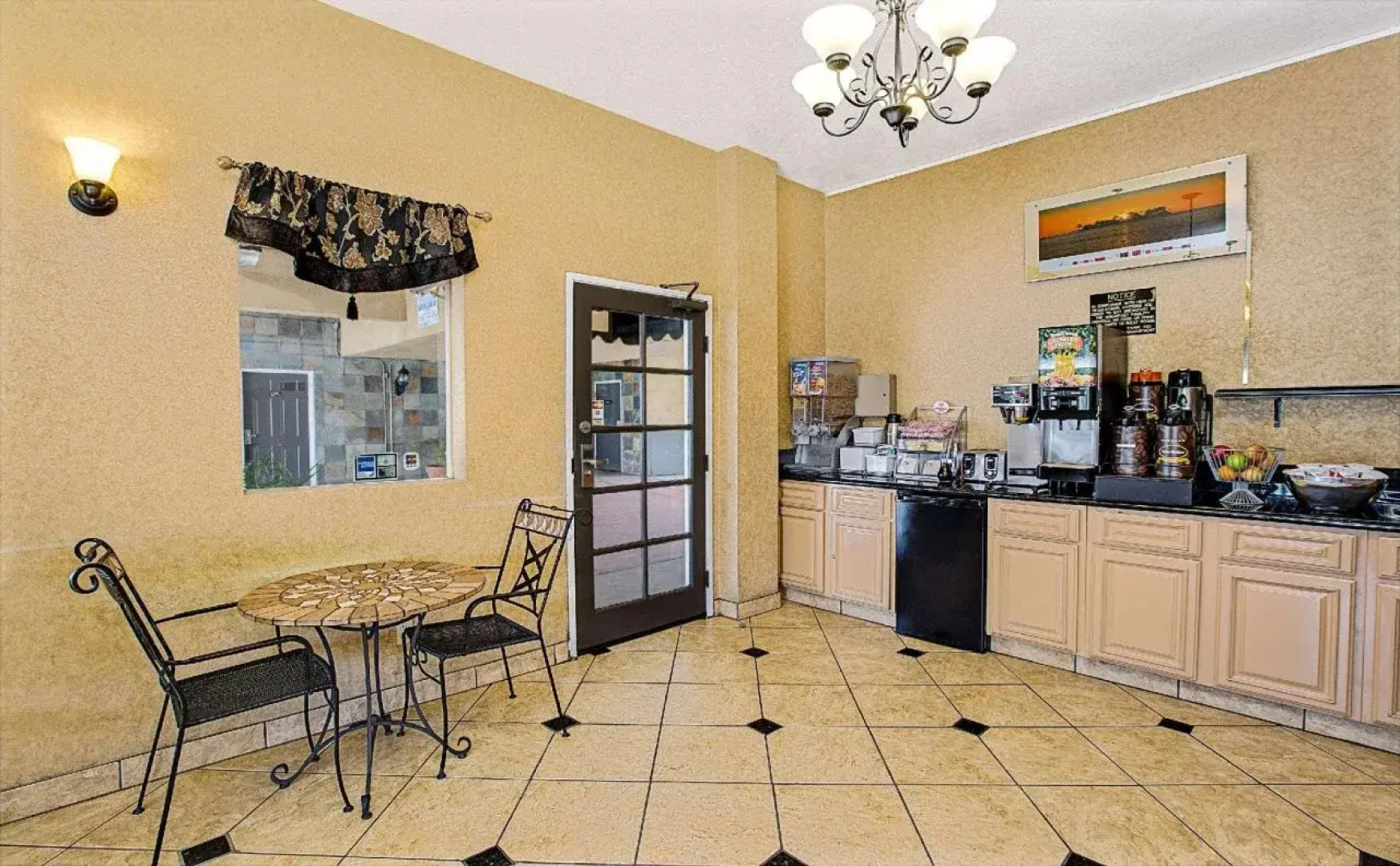 Elev8 Hotel Los Angeles LAX