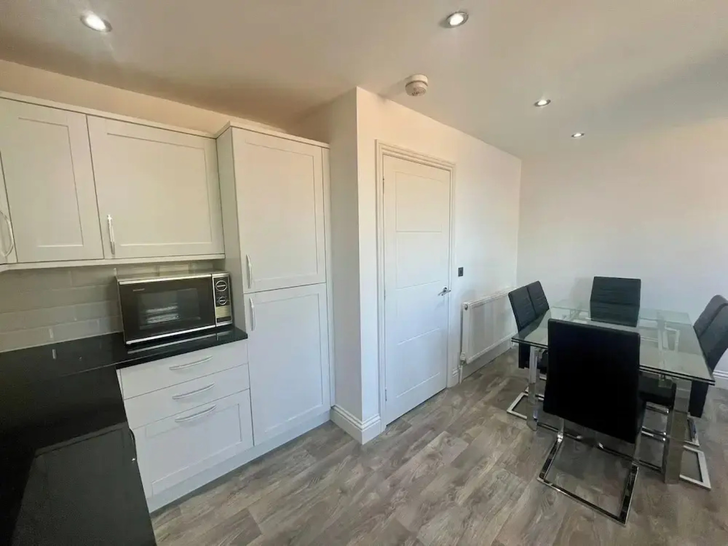 Spacious 4-bed House - Sleeps 11, Garden & Parking