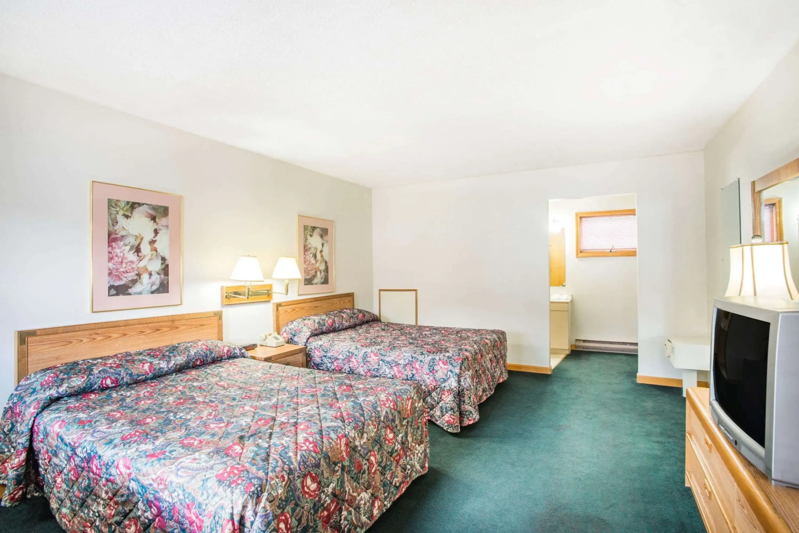 Travelodge by Wyndham Lake George NY
