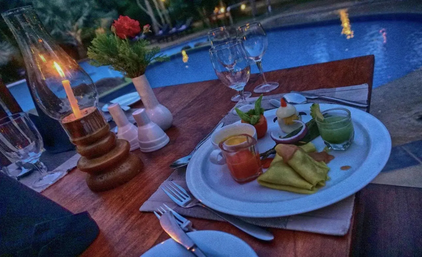 Saunter Paradise Hotel