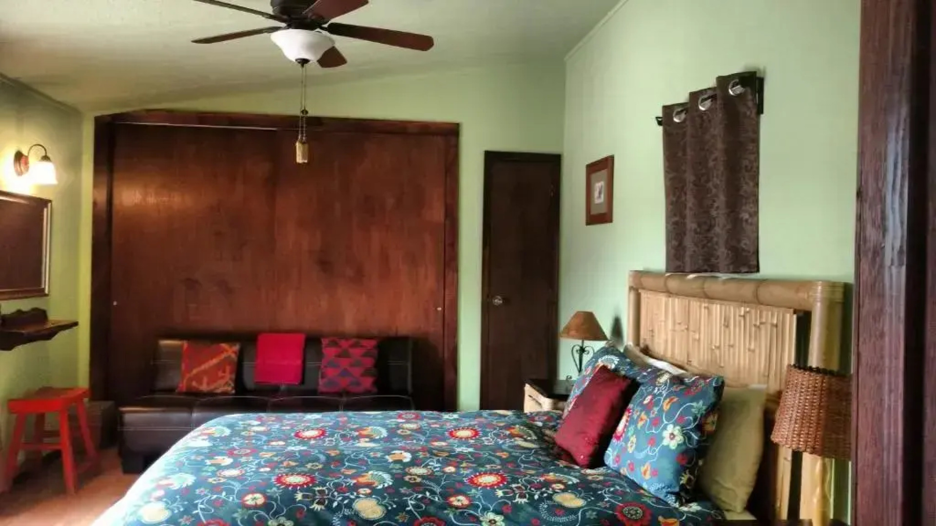 Vinophiliac Bed & Breakfast