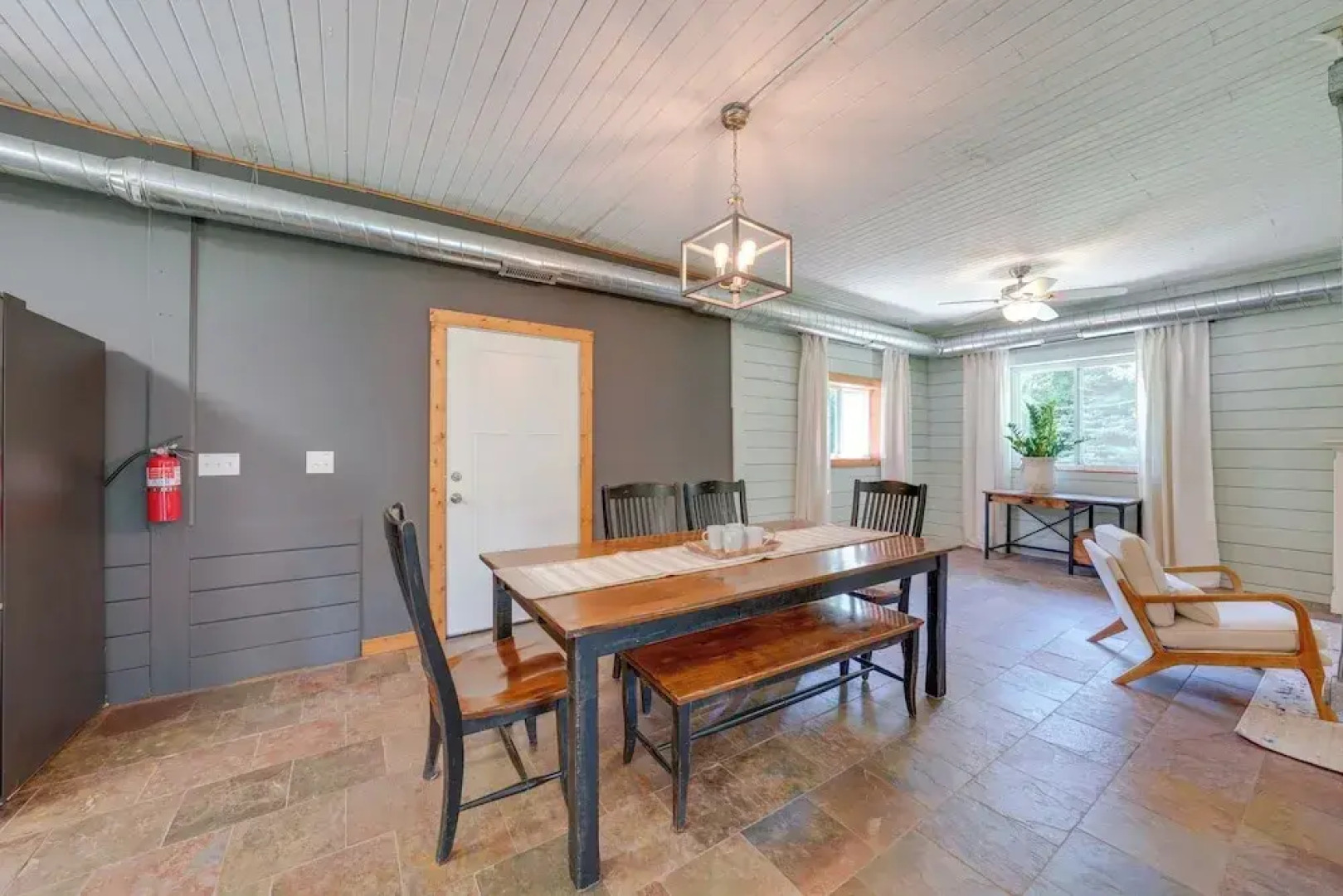 Peaceful Warrenville Home: 1 Mi to Herrick Lake!