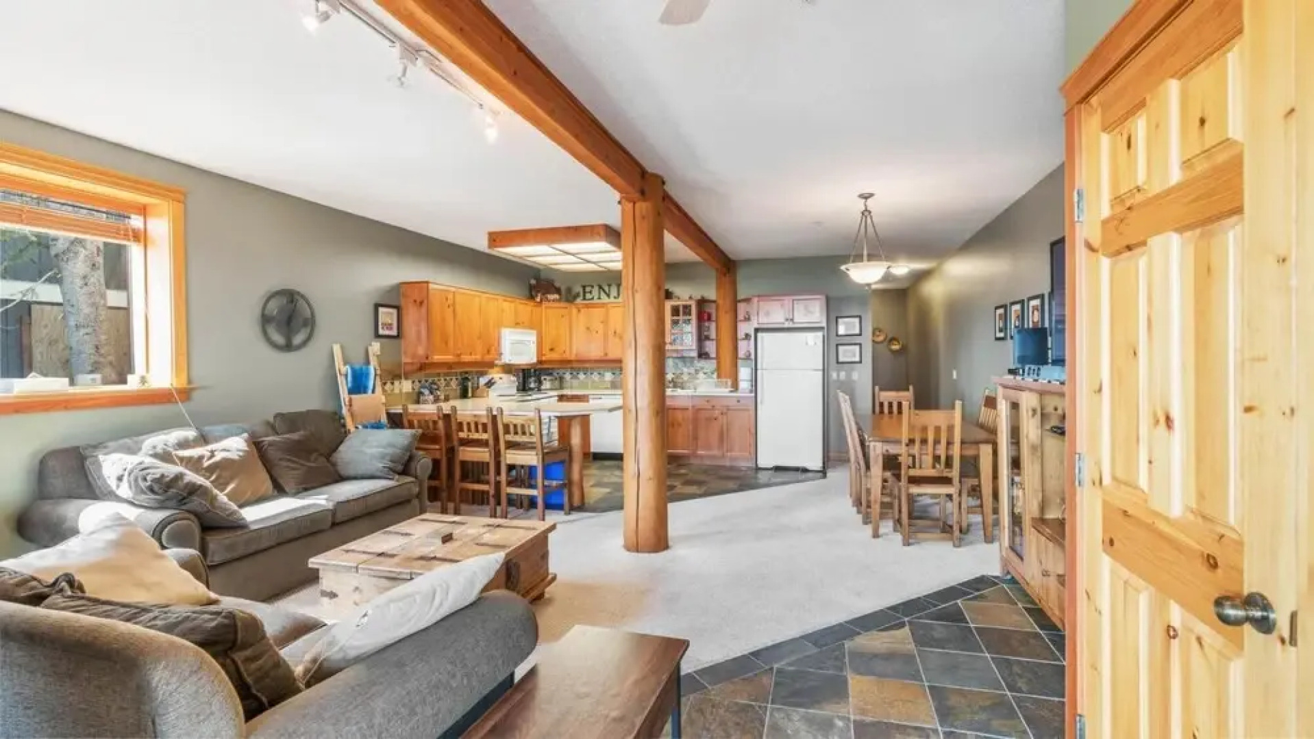 Cozy Nook - Cozy and Rustic with Private Hot Tub and a Nice View