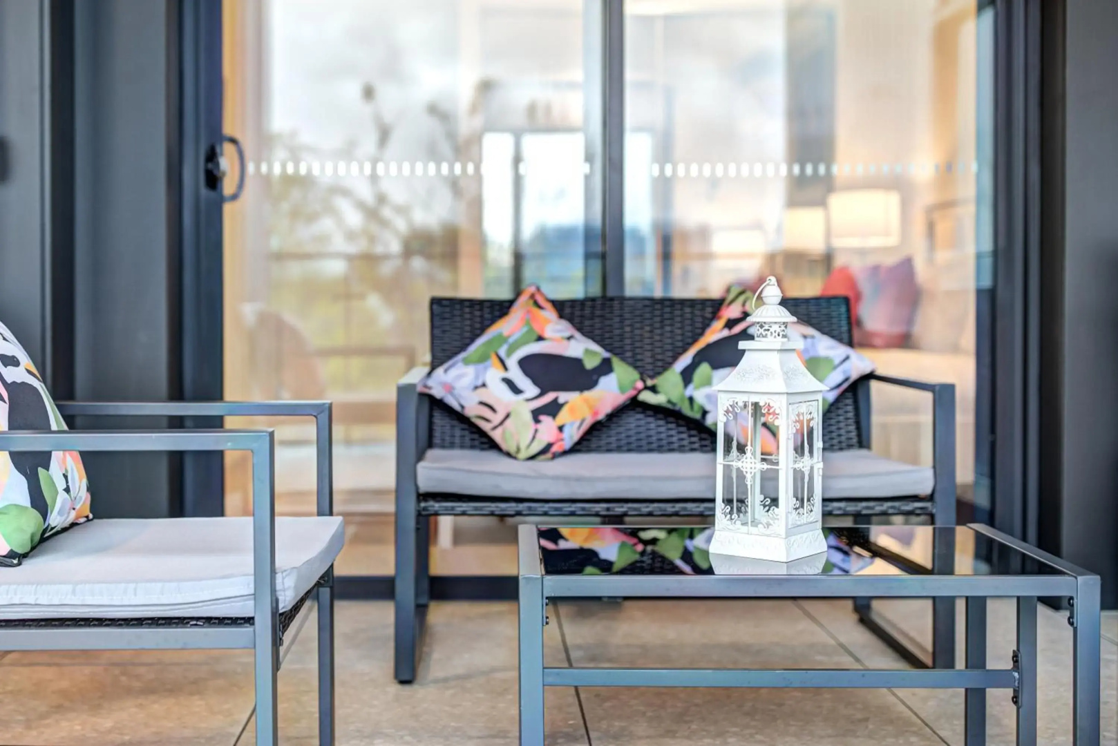 The Hamptons - Lux 2 Bed 2 Bath, Pool - Central Location