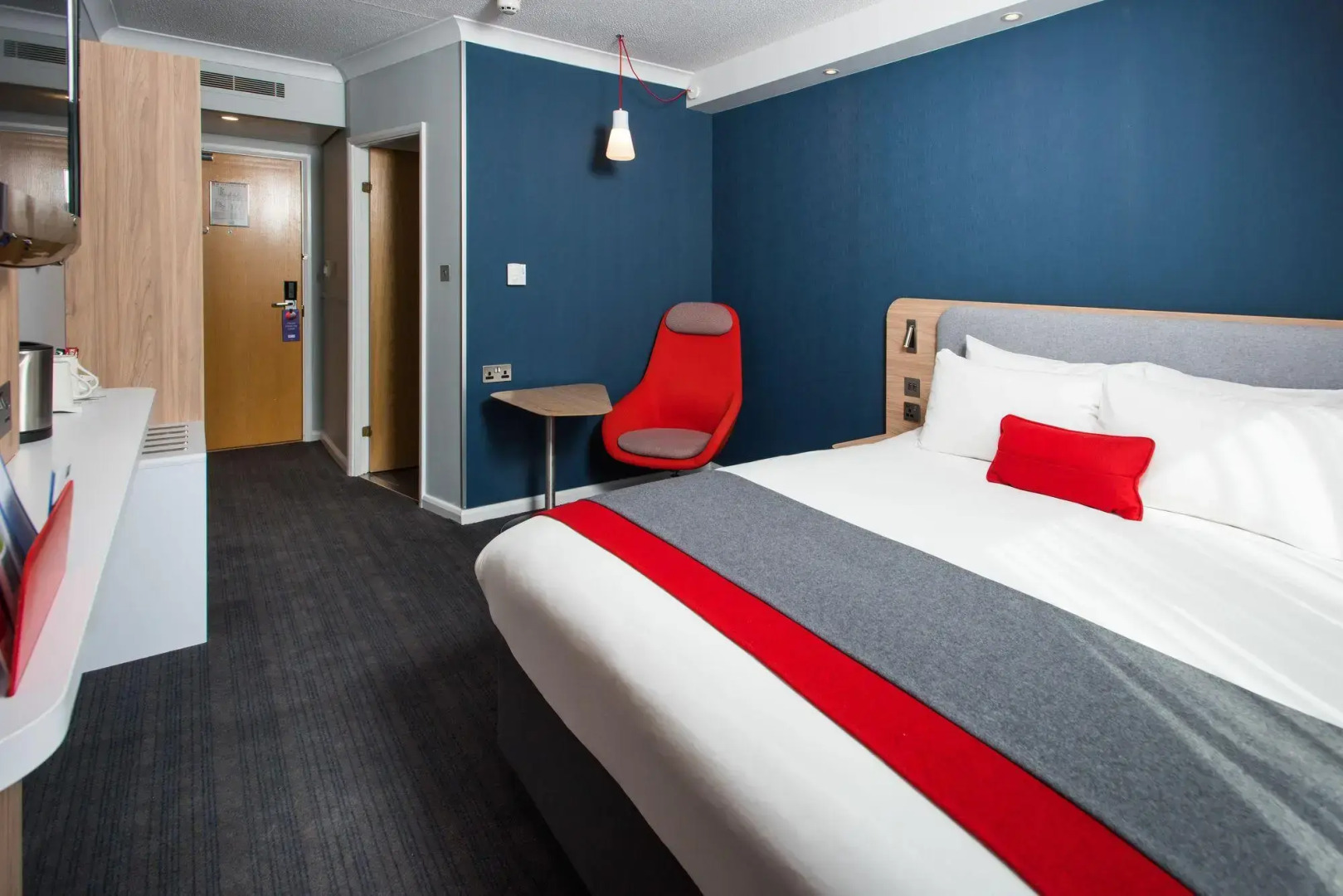 Holiday Inn Express London Luton Airport by IHG