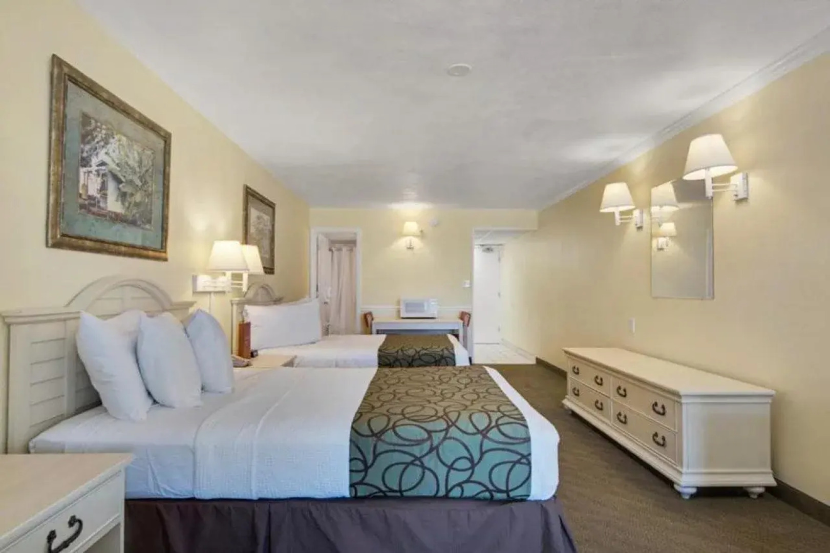 Beachbreak by the Sea