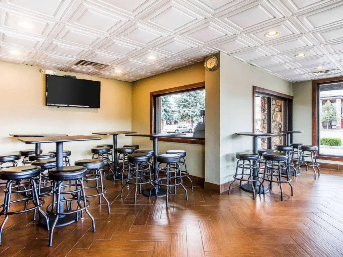 Econo Lodge University