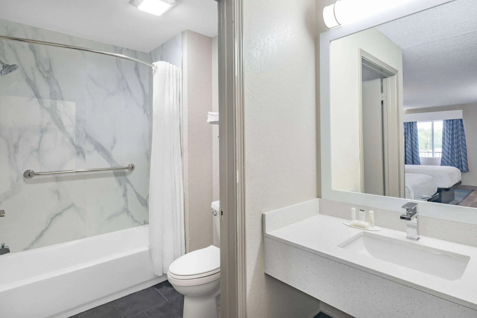 Days Inn by Wyndham Hamilton