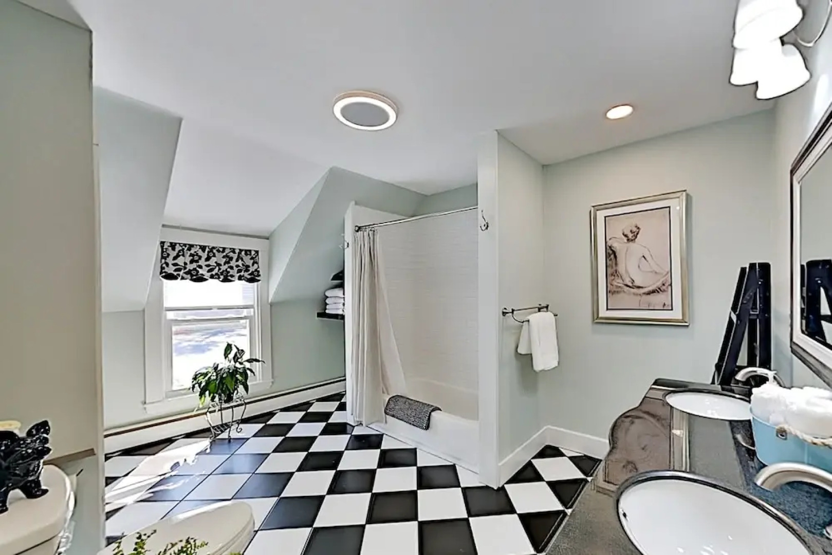 Adorable & Updated In The Heart Of Freeport 3 Bedroom Home