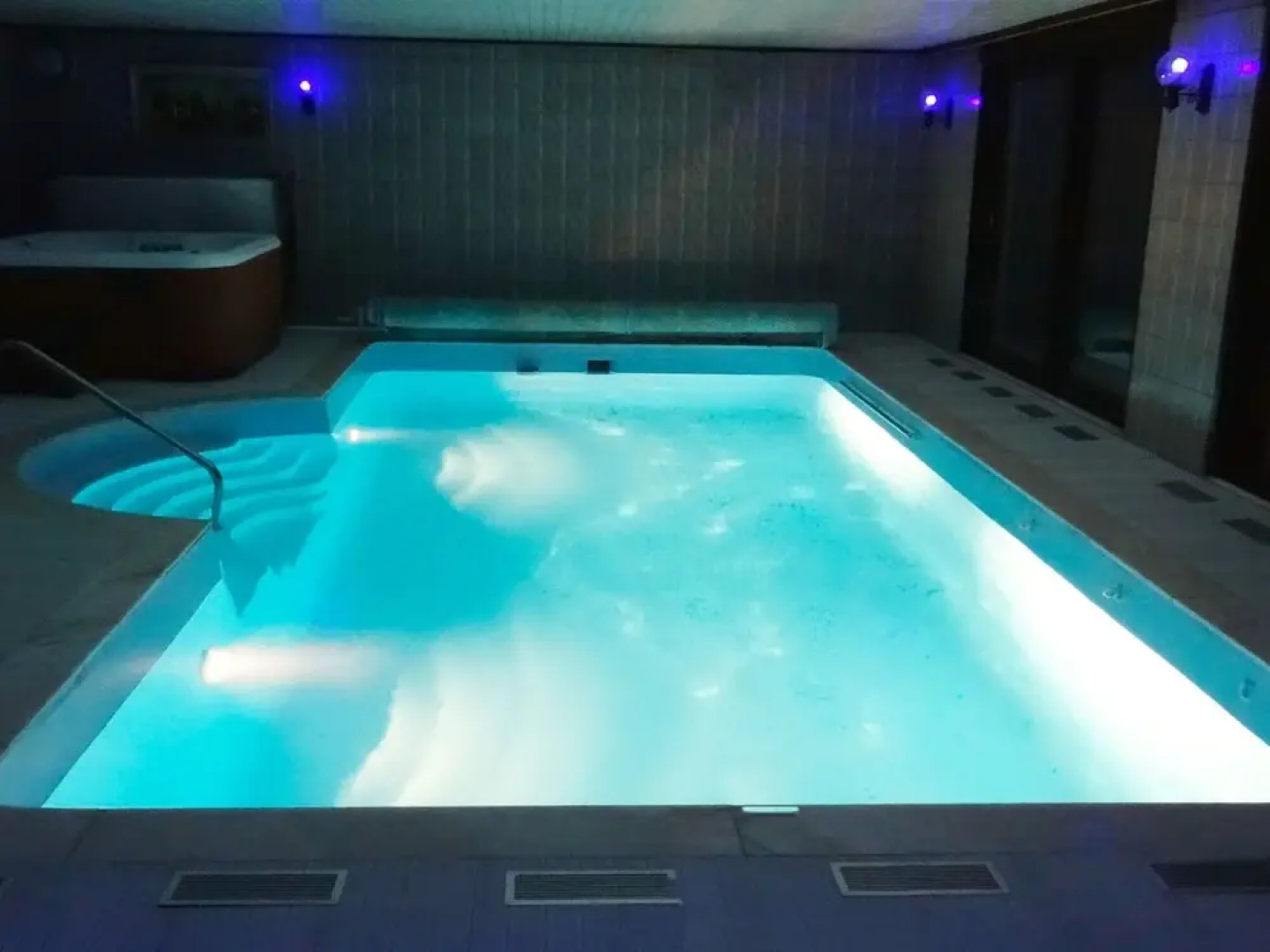 Charming Holiday Home with Hot Tub in Bree