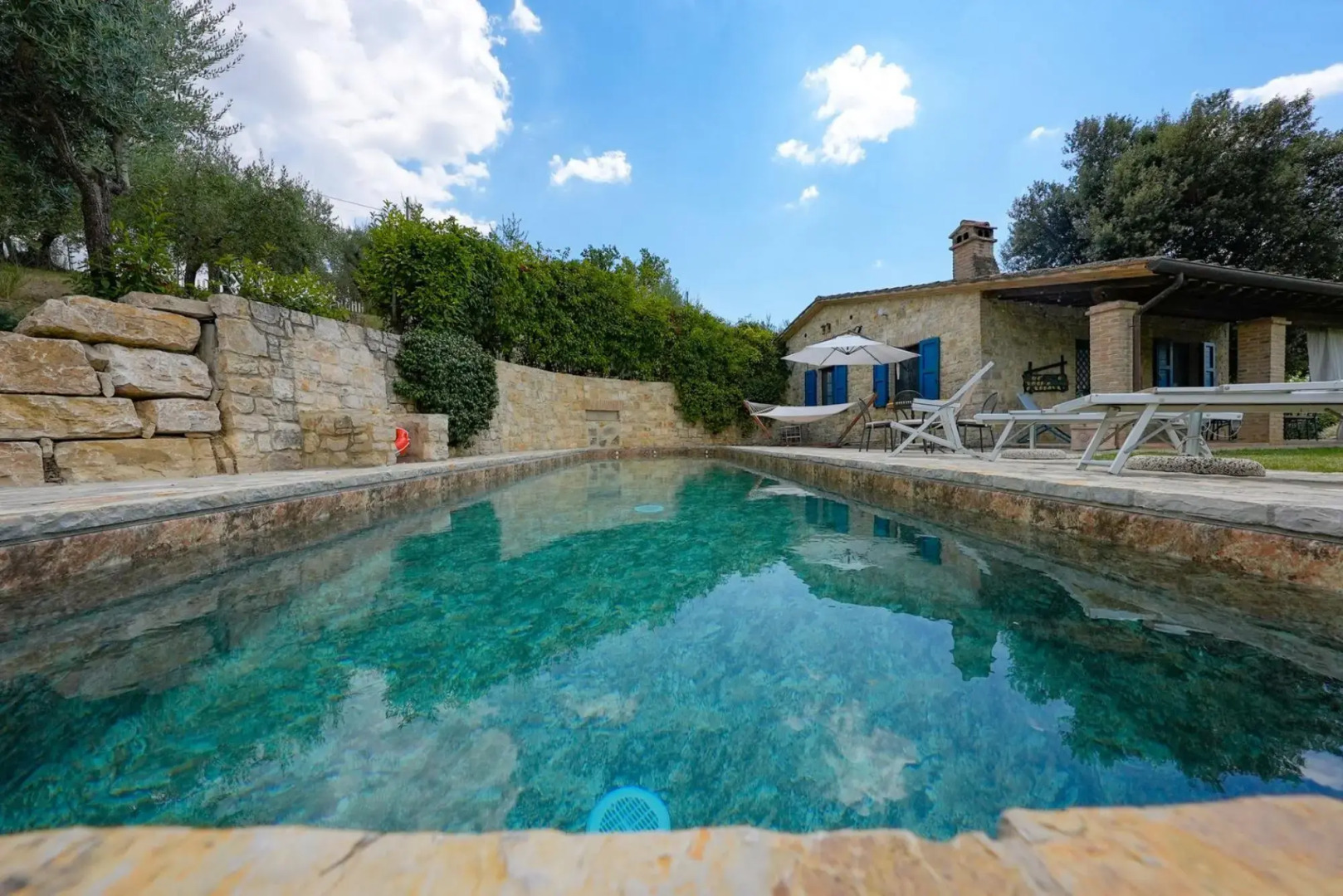 Villa for 4 Guests Private Pool Access to the Wellness Center of the Estate-noce