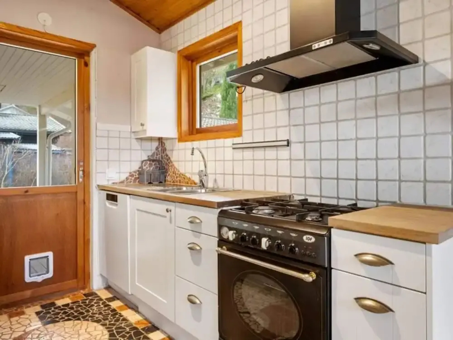 Peaceful Coastal Getaway on Oddo