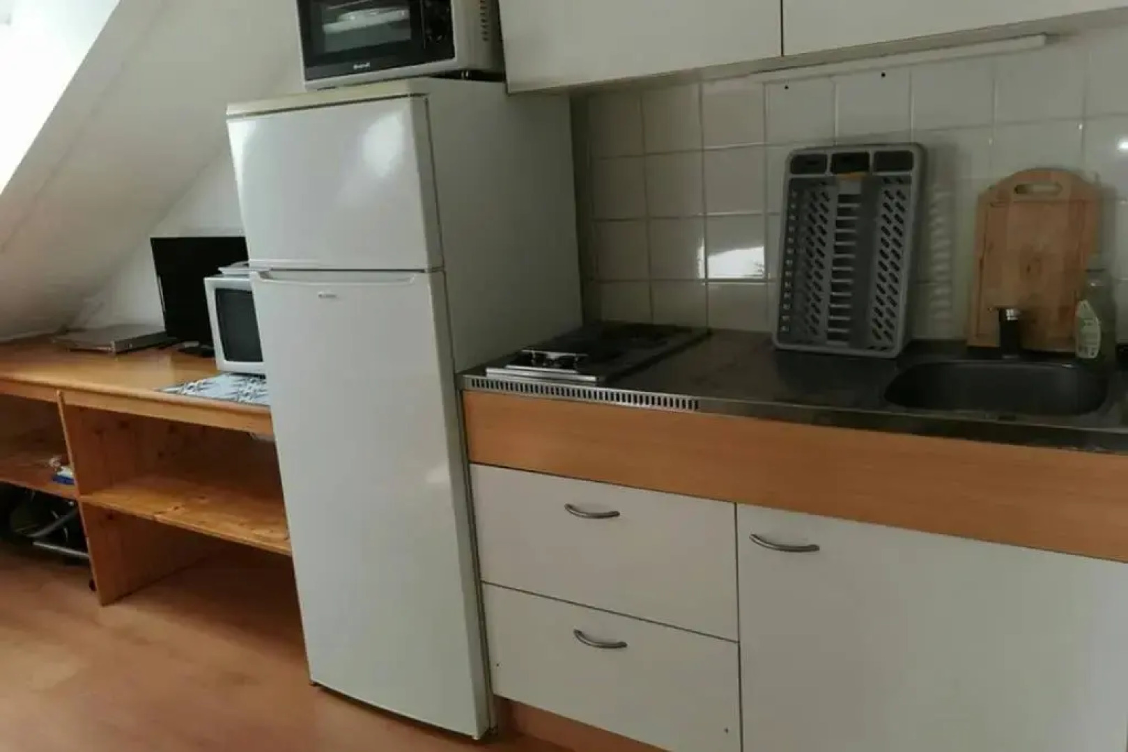 Studio mansardé 18 m2 climatisé avec piscine privée