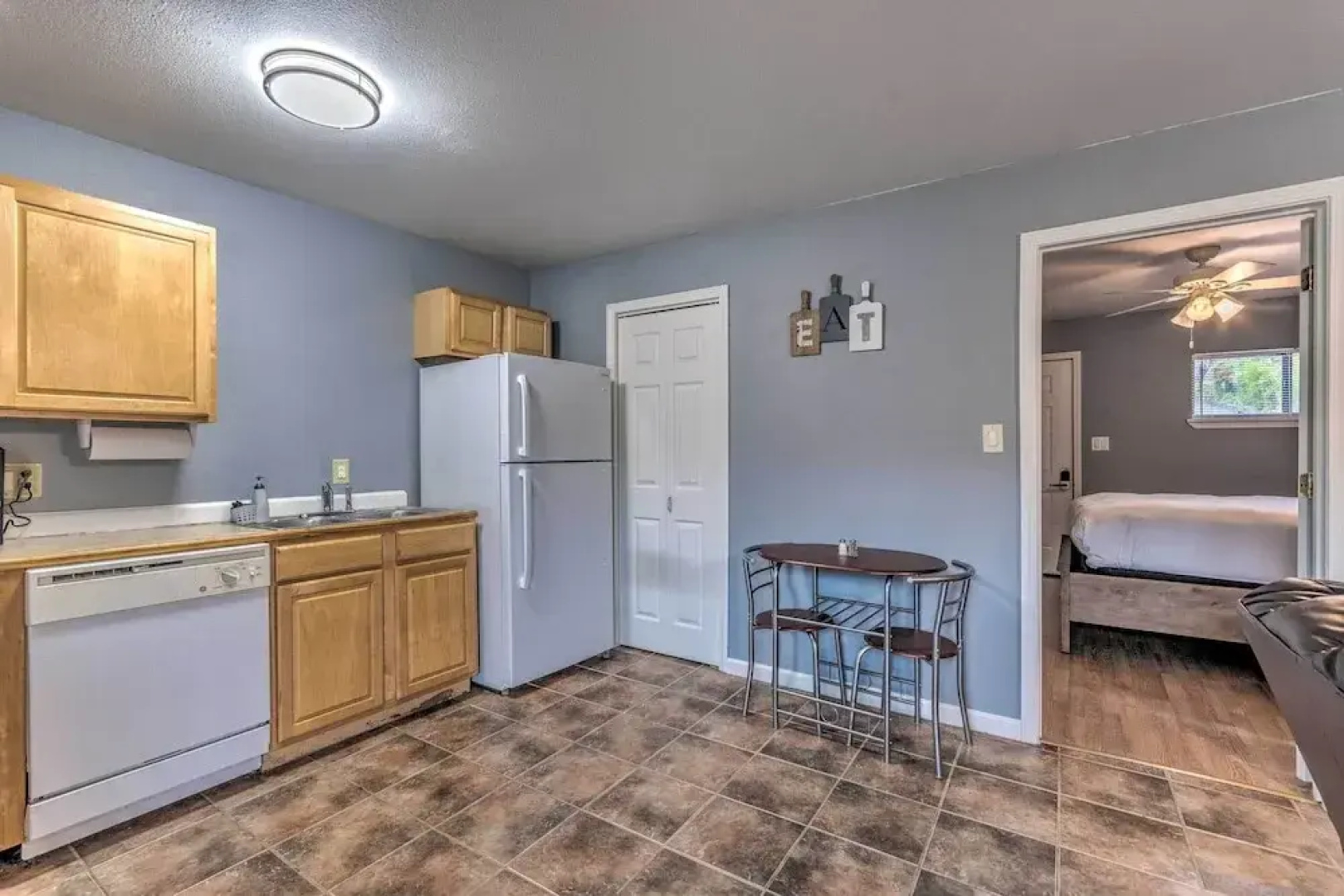 Modern Hot Springs Condo w/ Dock on Lake Hamilton!