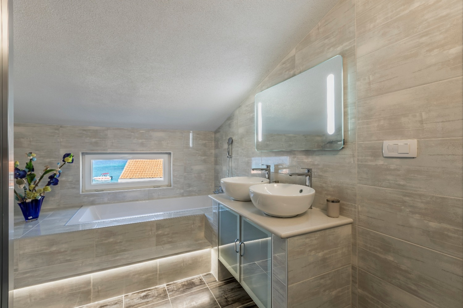 Holiday house Goldie - 30 m from beach: Sevid, Riviera Trogir