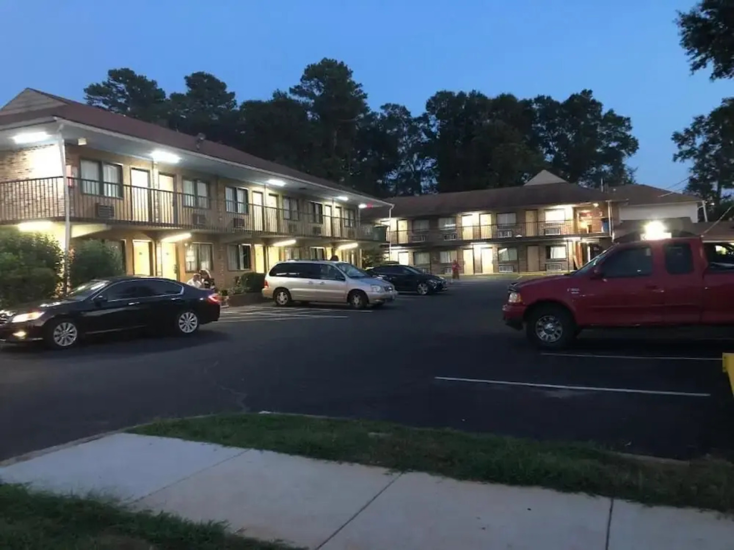 Inn Between The Hedges