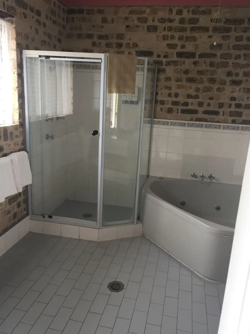 Airport Motel Sir Francis Drake