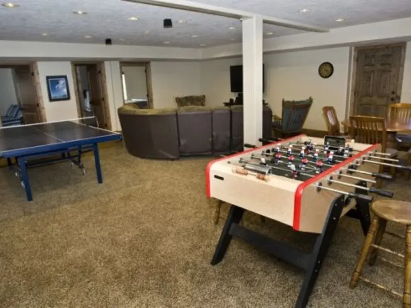 Ridge Top Lodge 7 bedrooms by RedAwning