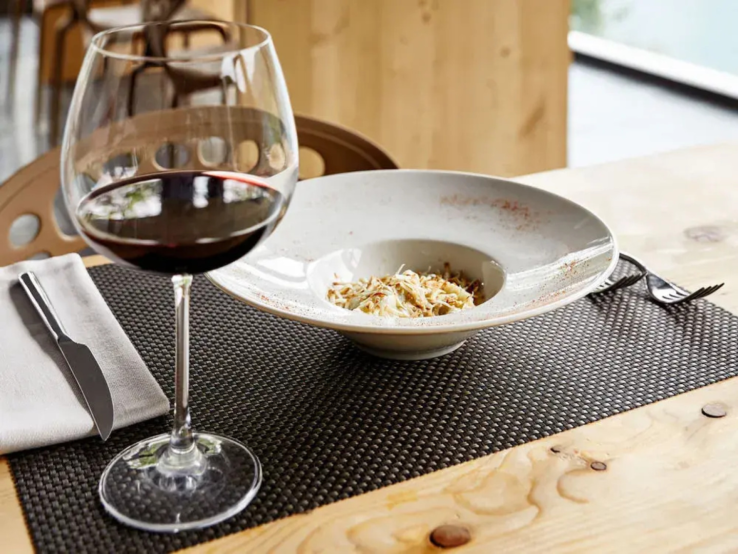 MAANJA Lake Front Suite and Restaurant