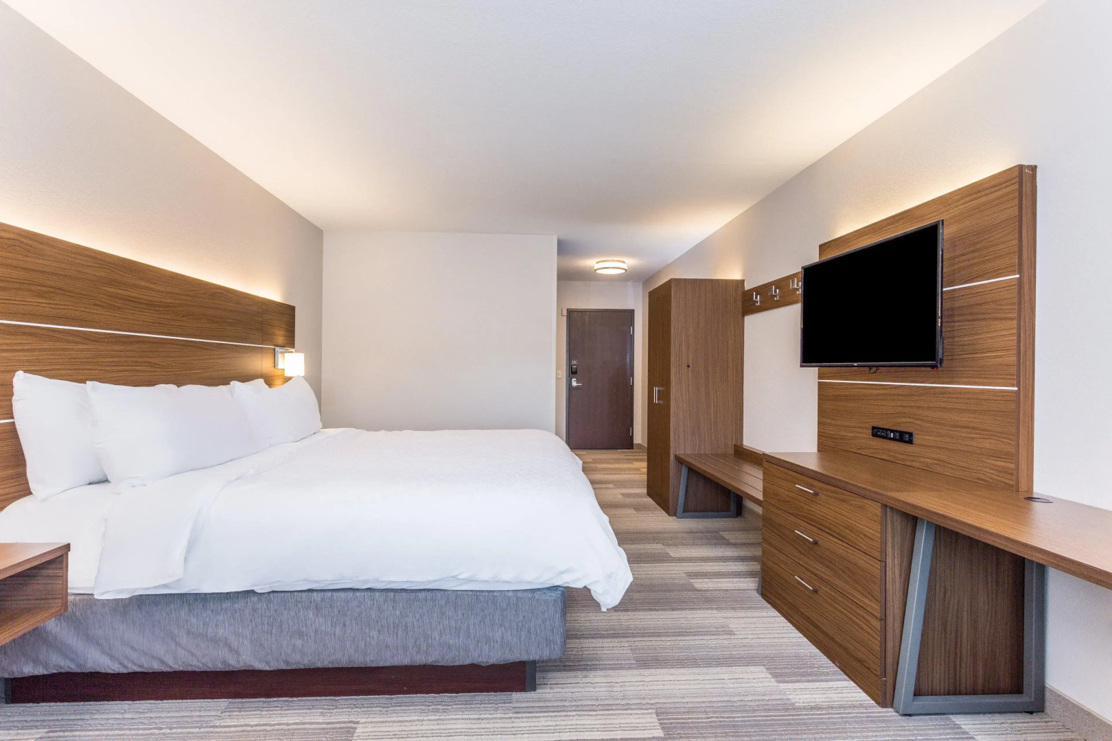 Holiday Inn Express & Suites Eau Claire North by IHG