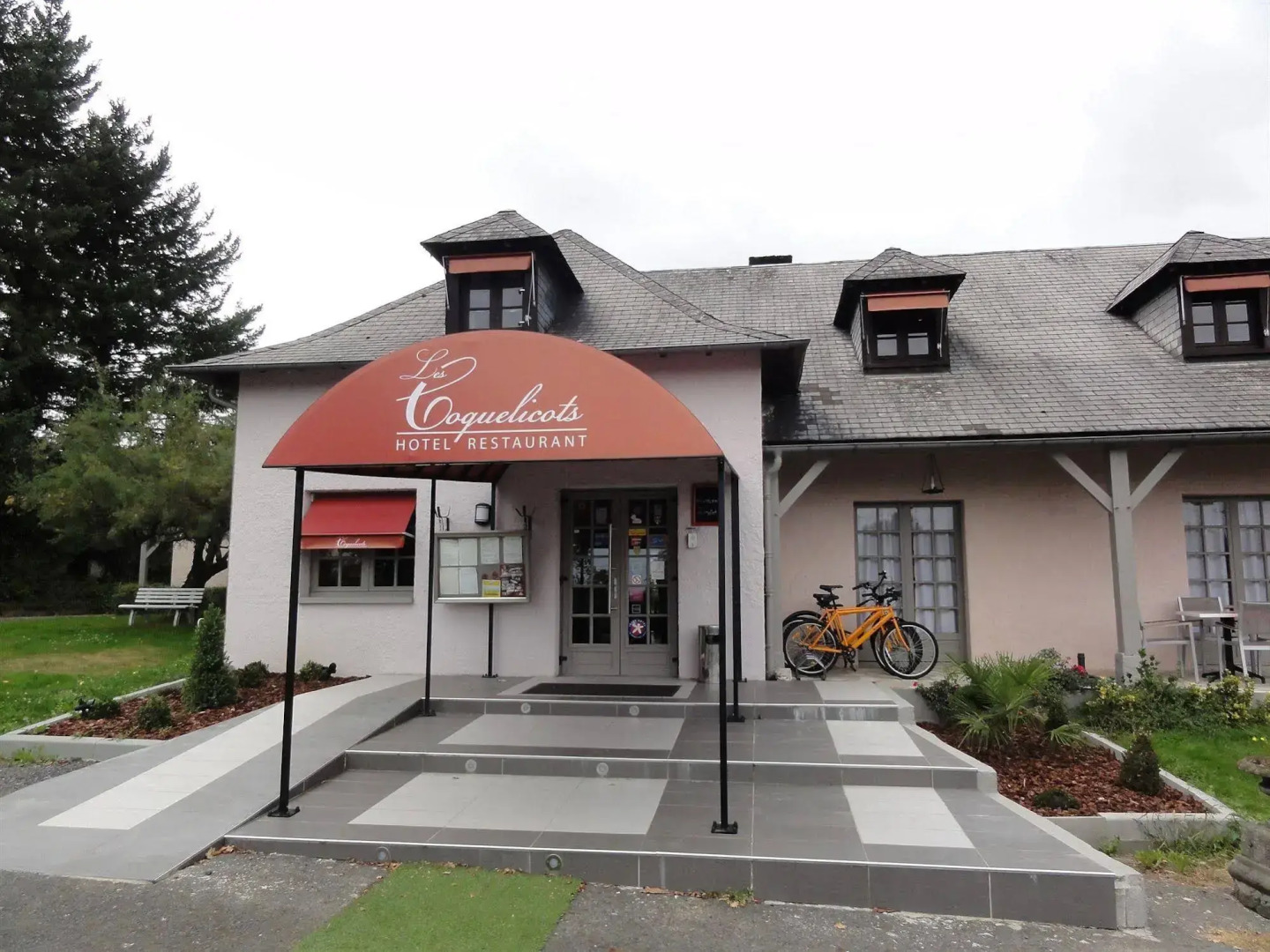 The Originals Relais, Hôtel Restaurant Les Coquelicots